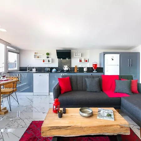 Luxury Apartment *